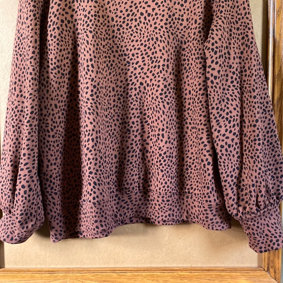Nine West XL Top In a Leopard Print - Picture 4 of 5